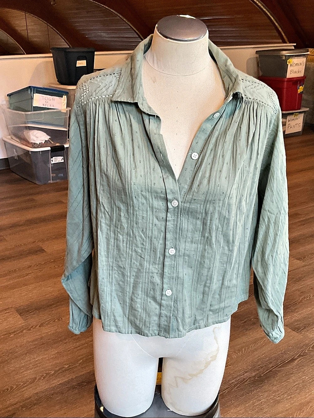 American Eagle Women'Small Button Down Blouse in Green Size Small